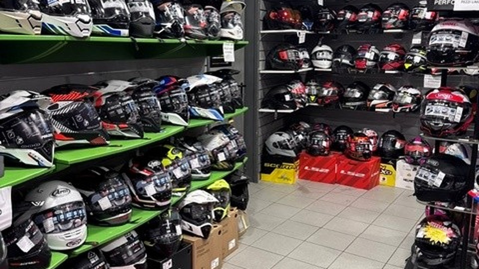 Abbigliamento tecnico moto giacche guanti stivali
